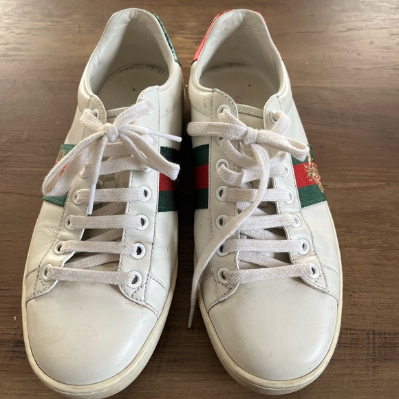 Gucci low top sneakers - gently used - Picture 3 of 5